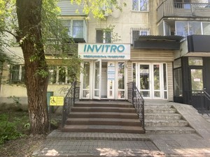 Вход в клинику