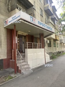 Вход в клинику