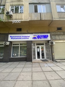 Вход в клинику