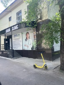 Вход в клинику