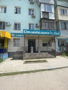 Вход в клинику