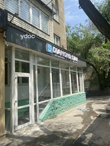 Вход в клинику