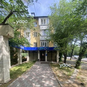 Вход в клинику