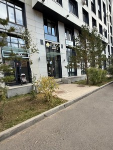 Вход в клинику