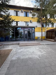 Вход в клинику